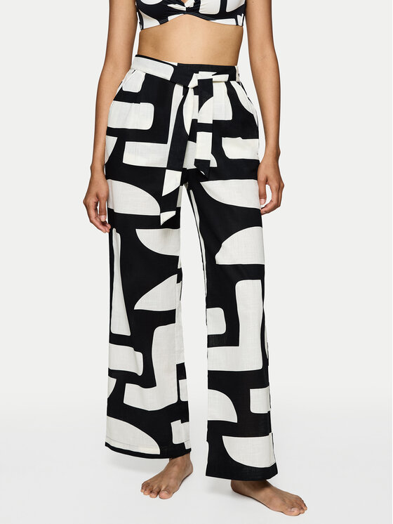 Свободный покрой пижамных брюк Summer 10222571 Triumph, черный
Свободный покрой пижамных брюк Summer 10222571 Triumph, черный