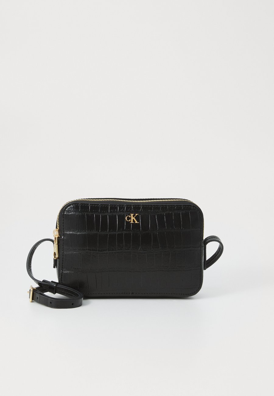 Сумка кросс-боди Calvin Klein CROC EMBOSSED, Black/Antique Light Gold-Coloured/Black
Сумка кросс-боди Calvin Klein CROC EMBOSSED, Black/Antique Light Gold-Coloured/Black