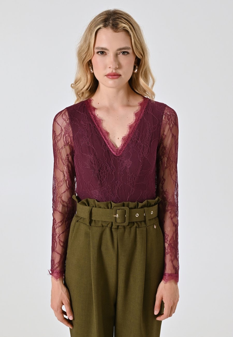 Блуза Rinascimento Blouse, Red/Bordeaux
Блуза Rinascimento Blouse, Red/Bordeaux