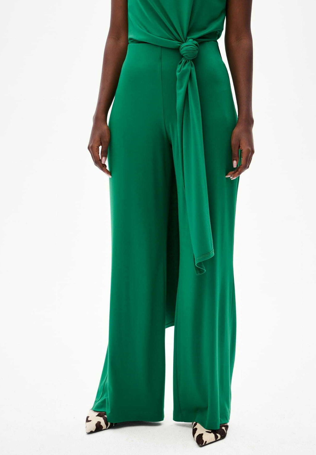 Брюки blue shadow, зеленый
Брюки blue shadow, зеленый