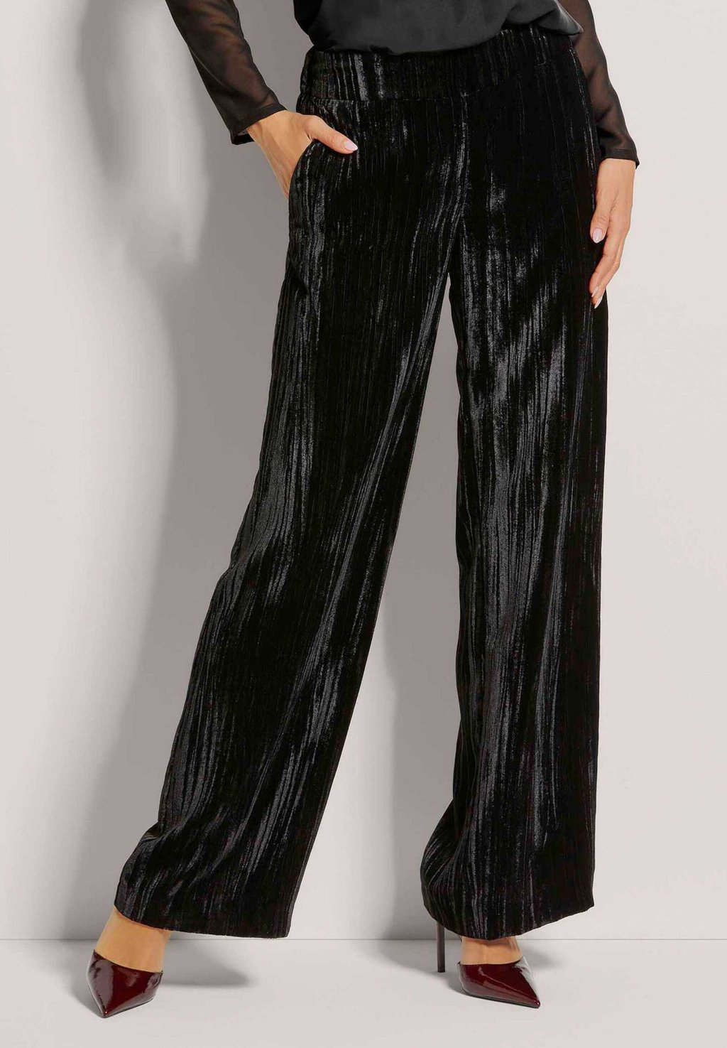 Брюки WEITE ZUM SCHLÜPFEN MADELEINE, черный
Брюки WEITE ZUM SCHLÜPFEN MADELEINE, черный