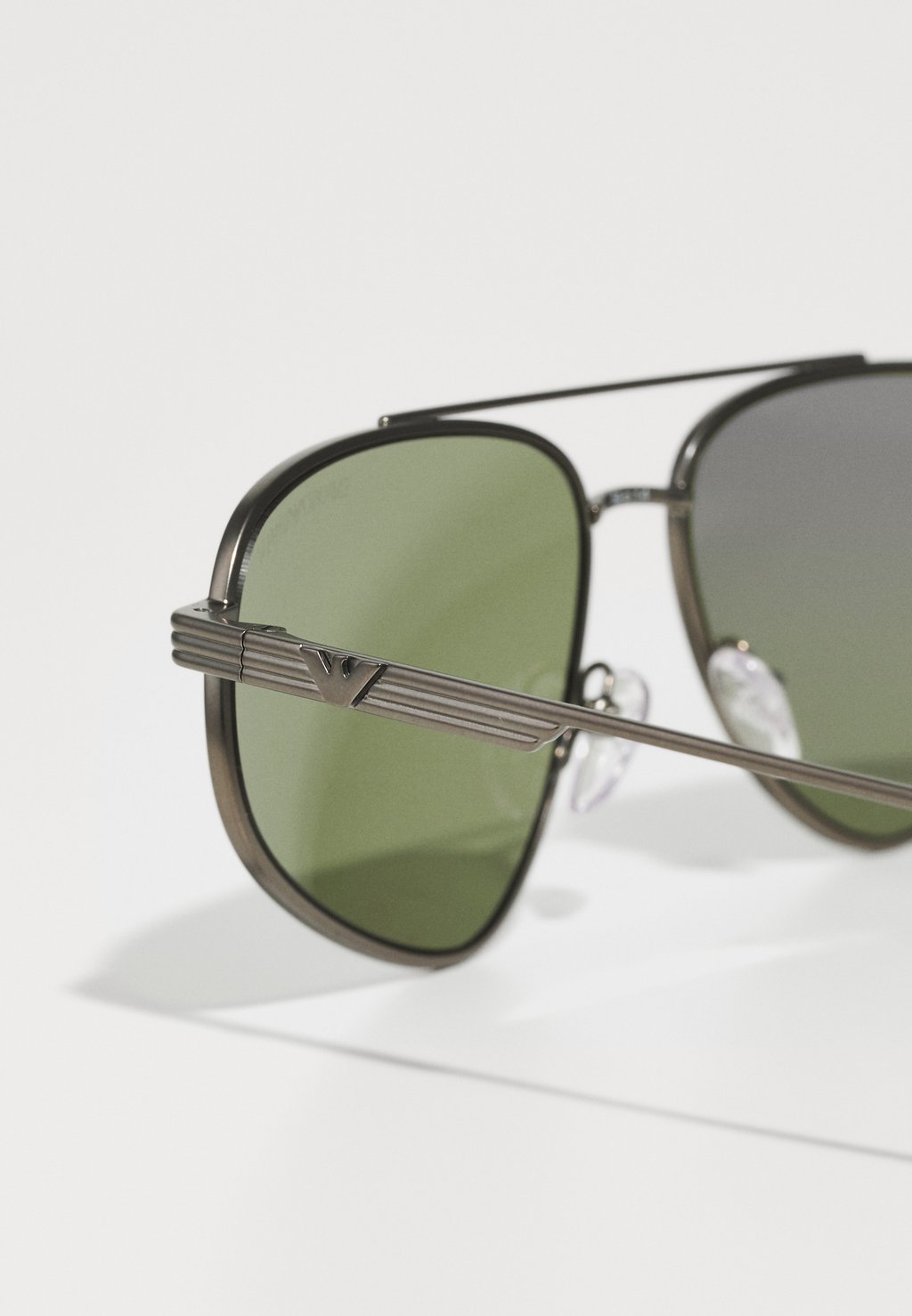 Солнцезащитные очки Emporio Armani, бронза
Солнцезащитные очки Emporio Armani, бронза