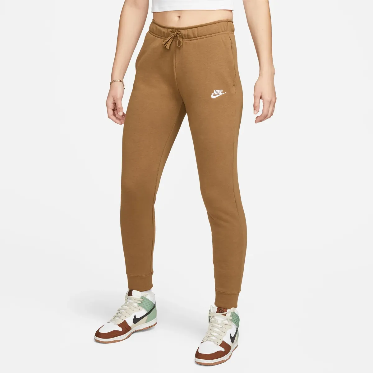 Брюки для бега Nike Sportswear "ЖЕНСКИЕ ДЖОГГЕРЫ CLUB FLEECE MID-RISE", белый
Брюки для бега Nike Sportswear "ЖЕНСКИЕ ДЖОГГЕРЫ CLUB FLEECE MID-RISE", белый