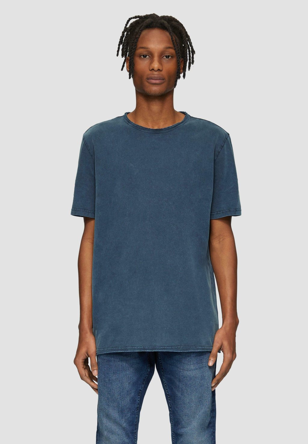 Базовая футболка QS, темно-синий
Базовая футболка QS, темно-синий