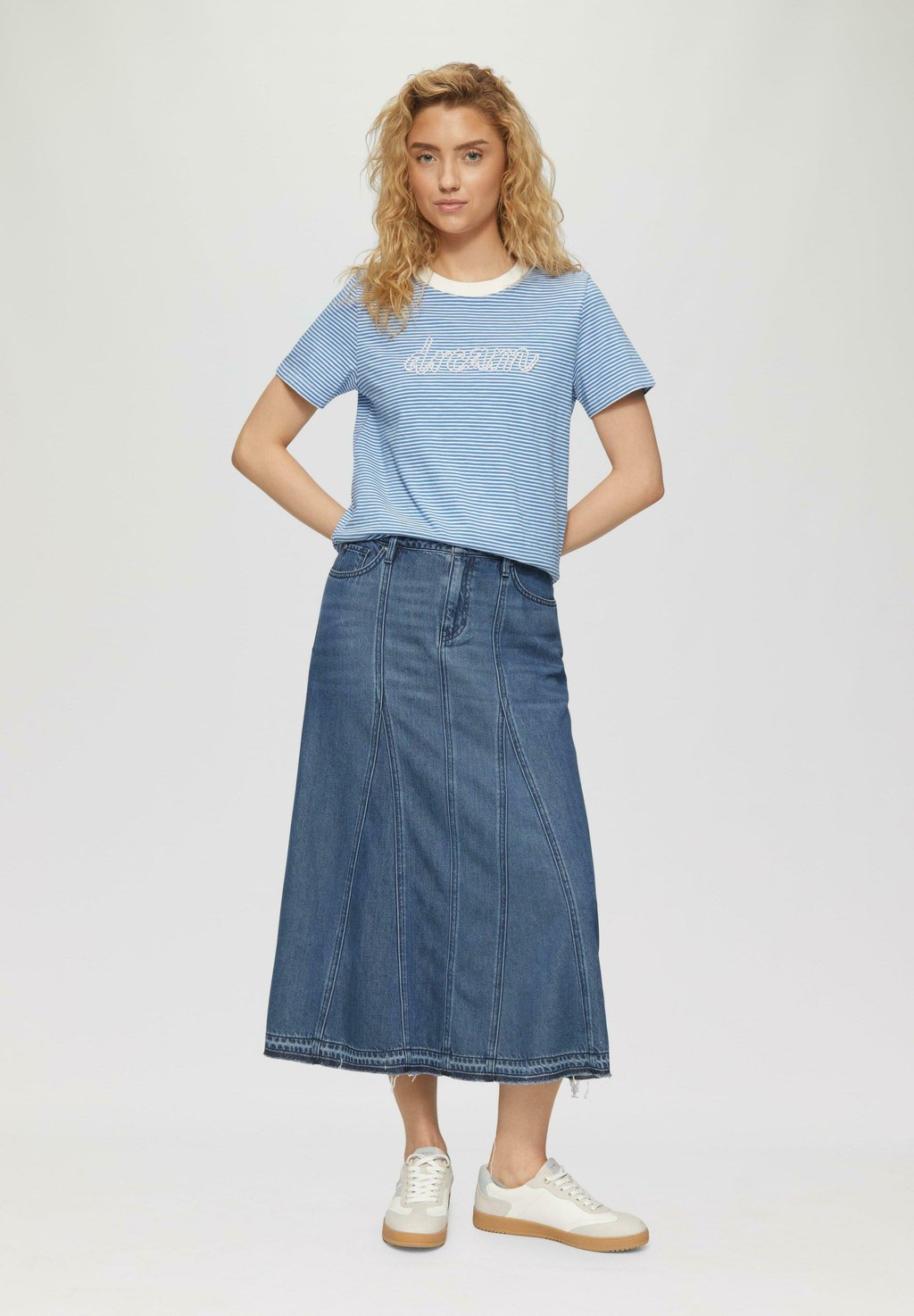 Джинсовая юбка AUSGESTELLTER MIDI AUS MIT AUSGEFRANSTEM SAUM s.Oliver, деним
Джинсовая юбка AUSGESTELLTER MIDI AUS MIT AUSGEFRANSTEM SAUM s.Oliver, деним