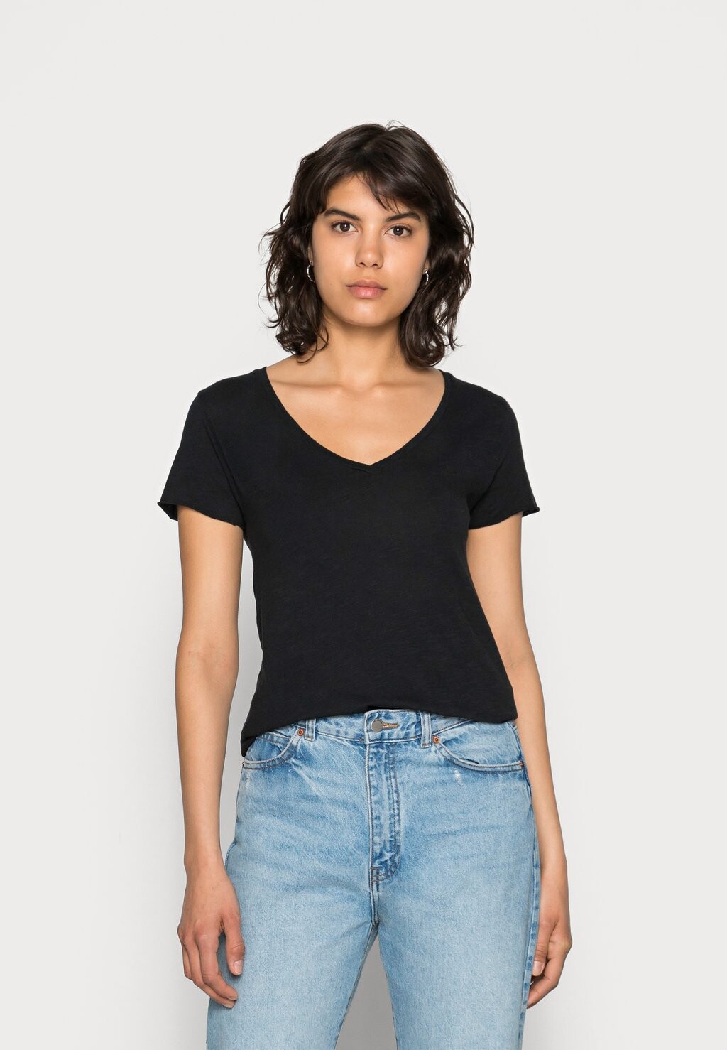 Базовая футболка American Vintage, черный
Базовая футболка American Vintage, черный