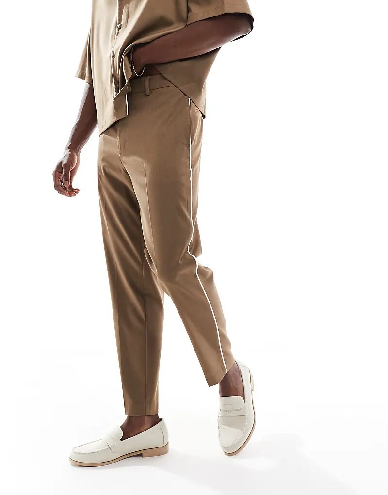 Зауженные брюки ASOS DESIGN с боковыми вставками цвета верблюжьей шерсти 
Зауженные брюки ASOS DESIGN с боковыми вставками цвета верблюжьей шерсти