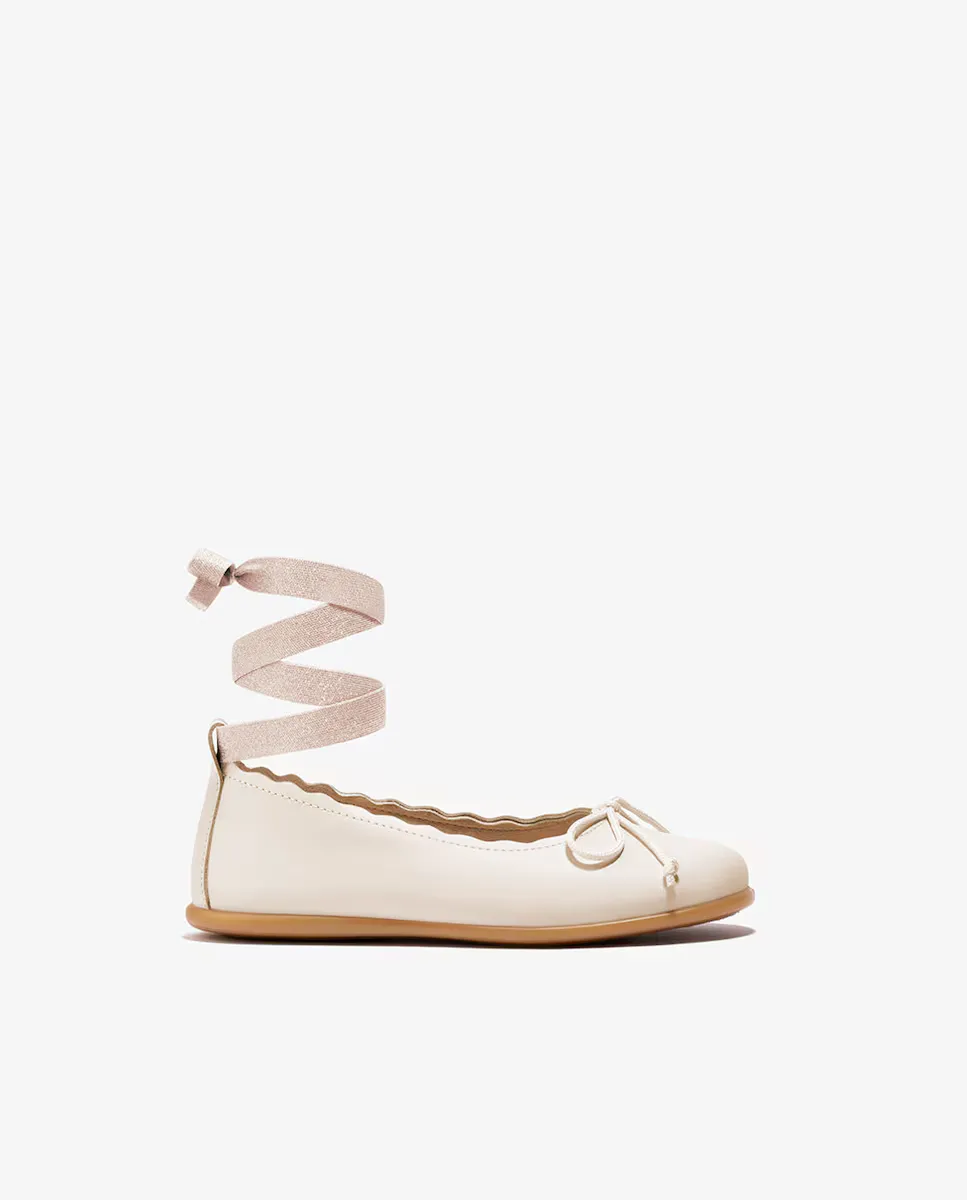 Балетки для девочек с волнистыми деталями и ремешком на завязке, черно-белые Conguitos, бежевый
Балетки для девочек с волнистыми деталями и ремешком на завязке, черно-белые Conguitos, бежевый