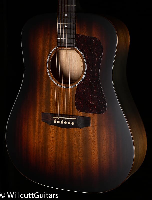 Акустическая гитара Guild D-20 Vintage Sunburst - C217443-4.26 lbs
Акустическая гитара Guild D-20 Vintage Sunburst - C217443-4.26 lbs