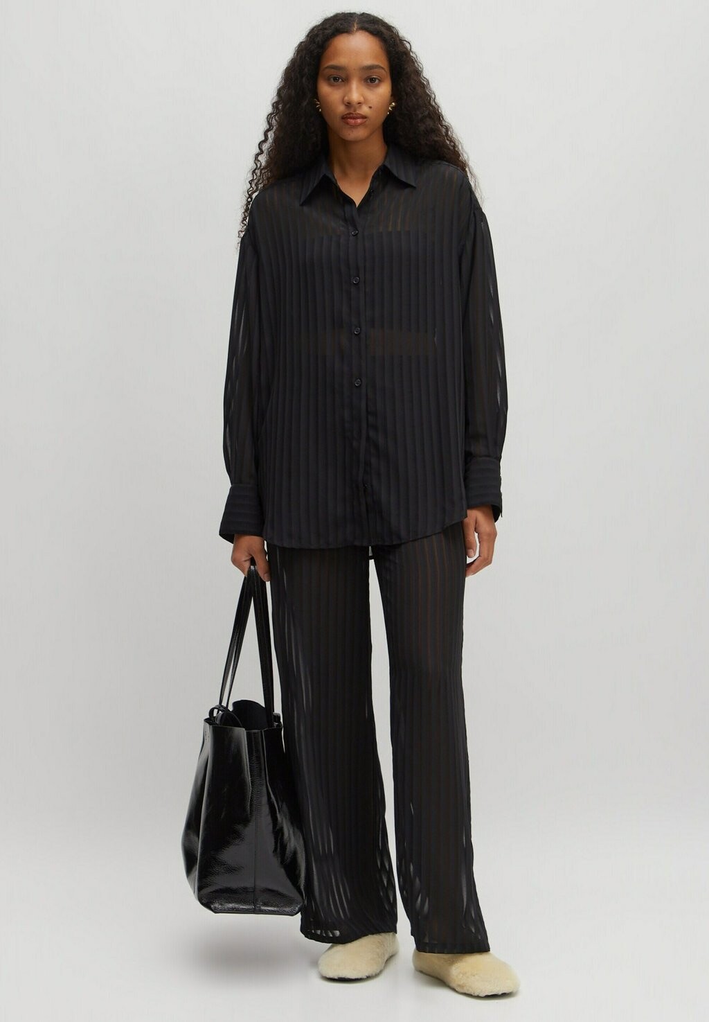 Блузка на пуговицах HOLLY EDITED, черный
Блузка на пуговицах HOLLY EDITED, черный