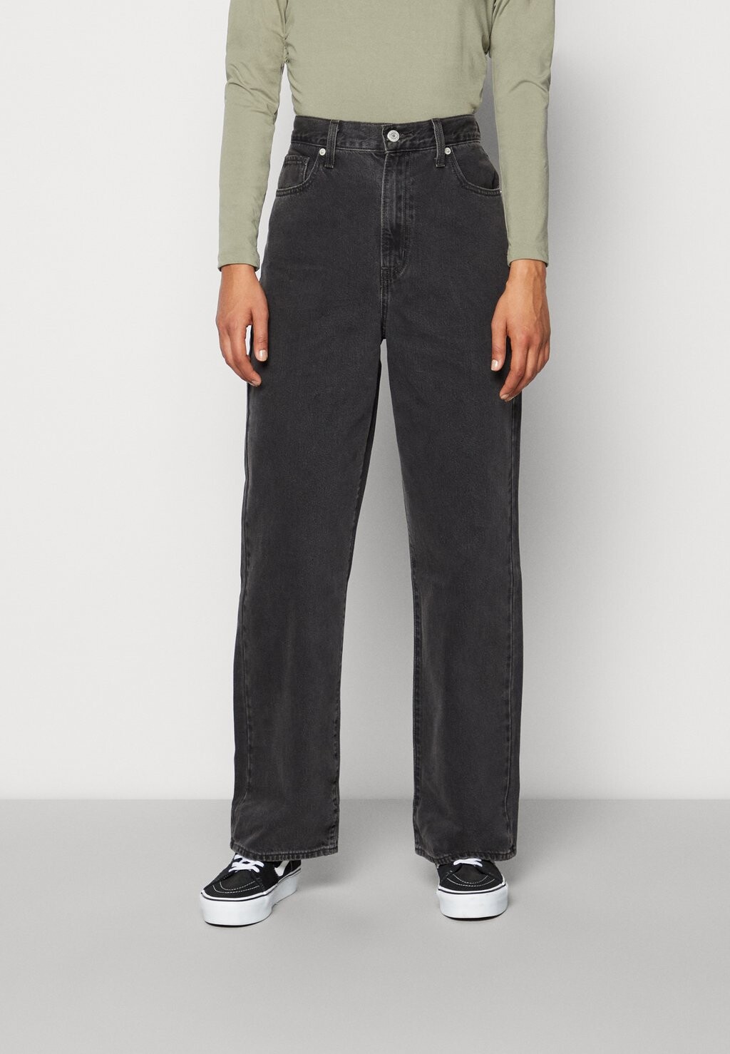 Джинсы-сигареты Levi's
Джинсы-сигареты Levi's