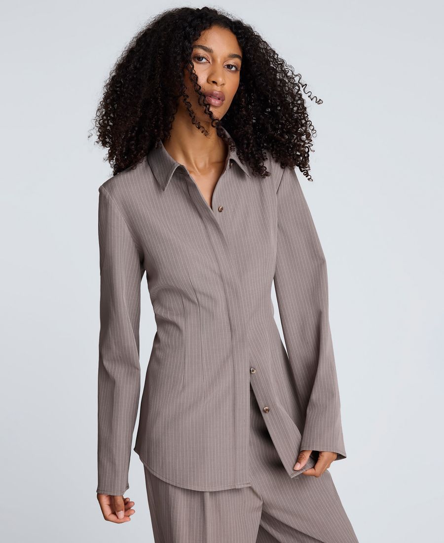 Женская приталенная блузка в тонкую полоску с прямыми рукавами Kenneth Cole, Mink Taupe/oyster
Женская приталенная блузка в тонкую полоску с прямыми рукавами Kenneth Cole, Mink Taupe/oyster