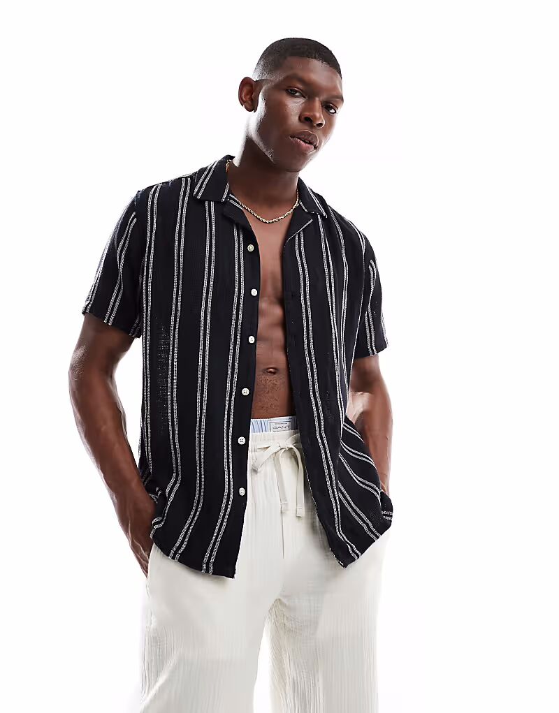 Текстурированная рубашка ONLY & SONS с воротником-стойкой в синюю полоску
Текстурированная рубашка ONLY & SONS с воротником-стойкой в синюю полоску