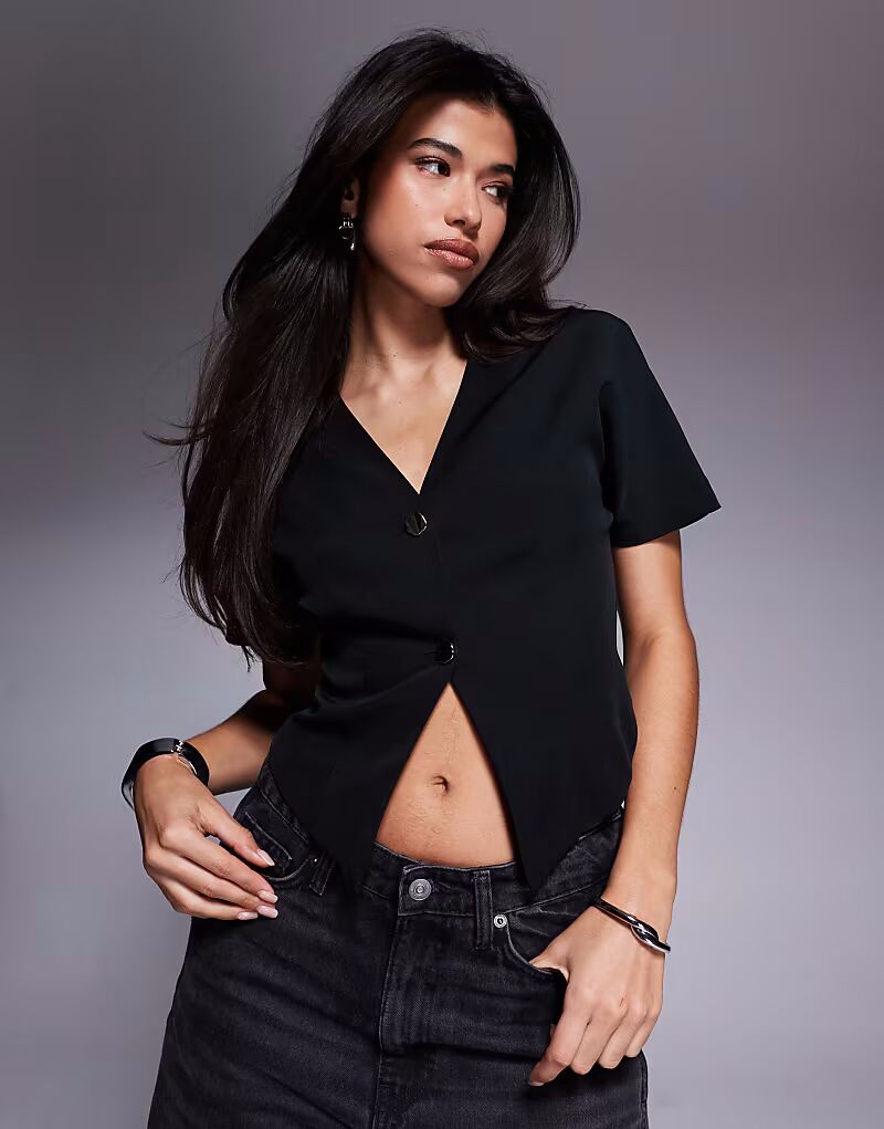 Черная блузка с короткими рукавами и пуговицами от ASOS DESIGN
Черная блузка с короткими рукавами и пуговицами от ASOS DESIGN