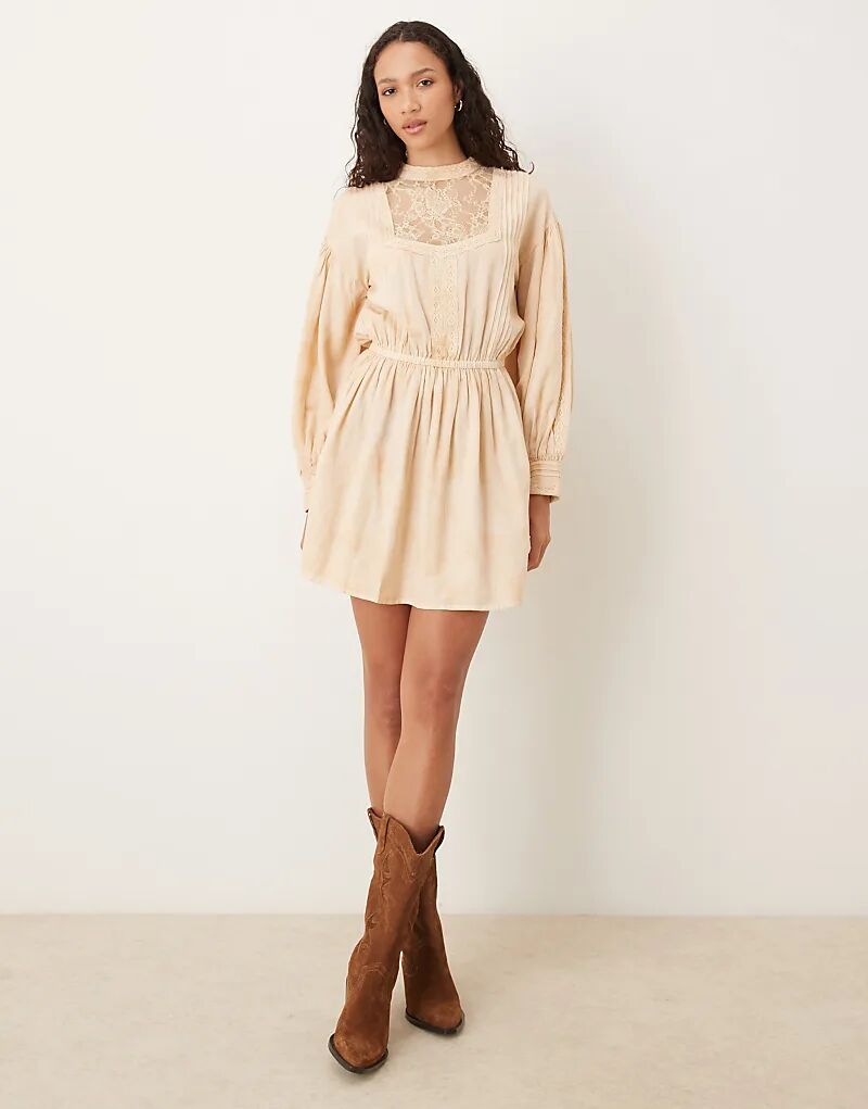 Мини-платье ASOS DESIGN с высоким воротом, вставками и кружевной отделкой, чайного цвета
Мини-платье ASOS DESIGN с высоким воротом, вставками и кружевной отделкой, чайного цвета
