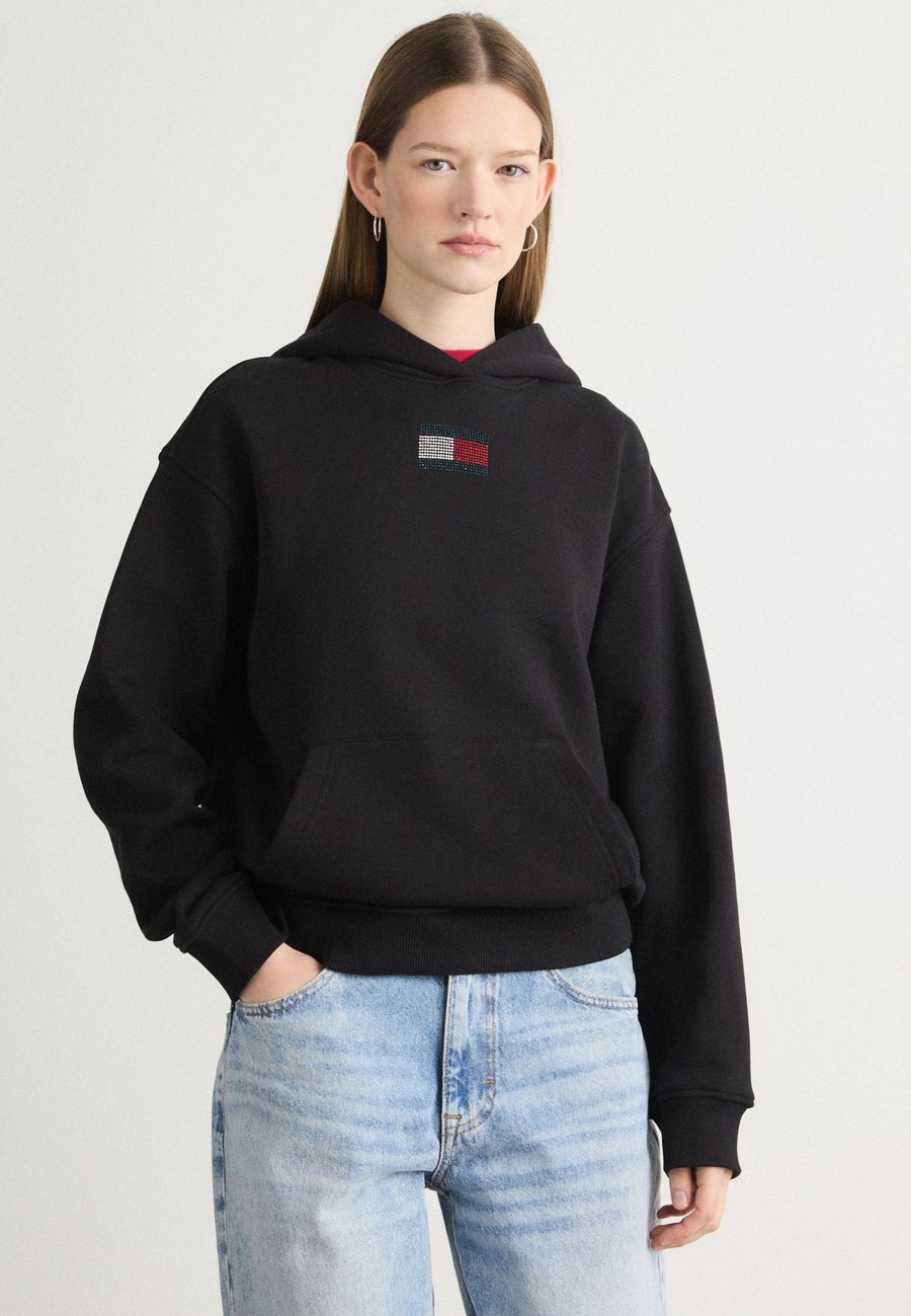Худи Tommy Jeans PARTY FLAG HOODIE , Black
Худи Tommy Jeans PARTY FLAG HOODIE , Black