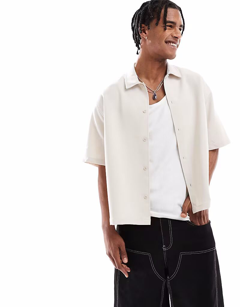 Рубашка Bershka свободного кроя цвета экрю
Рубашка Bershka свободного кроя цвета экрю