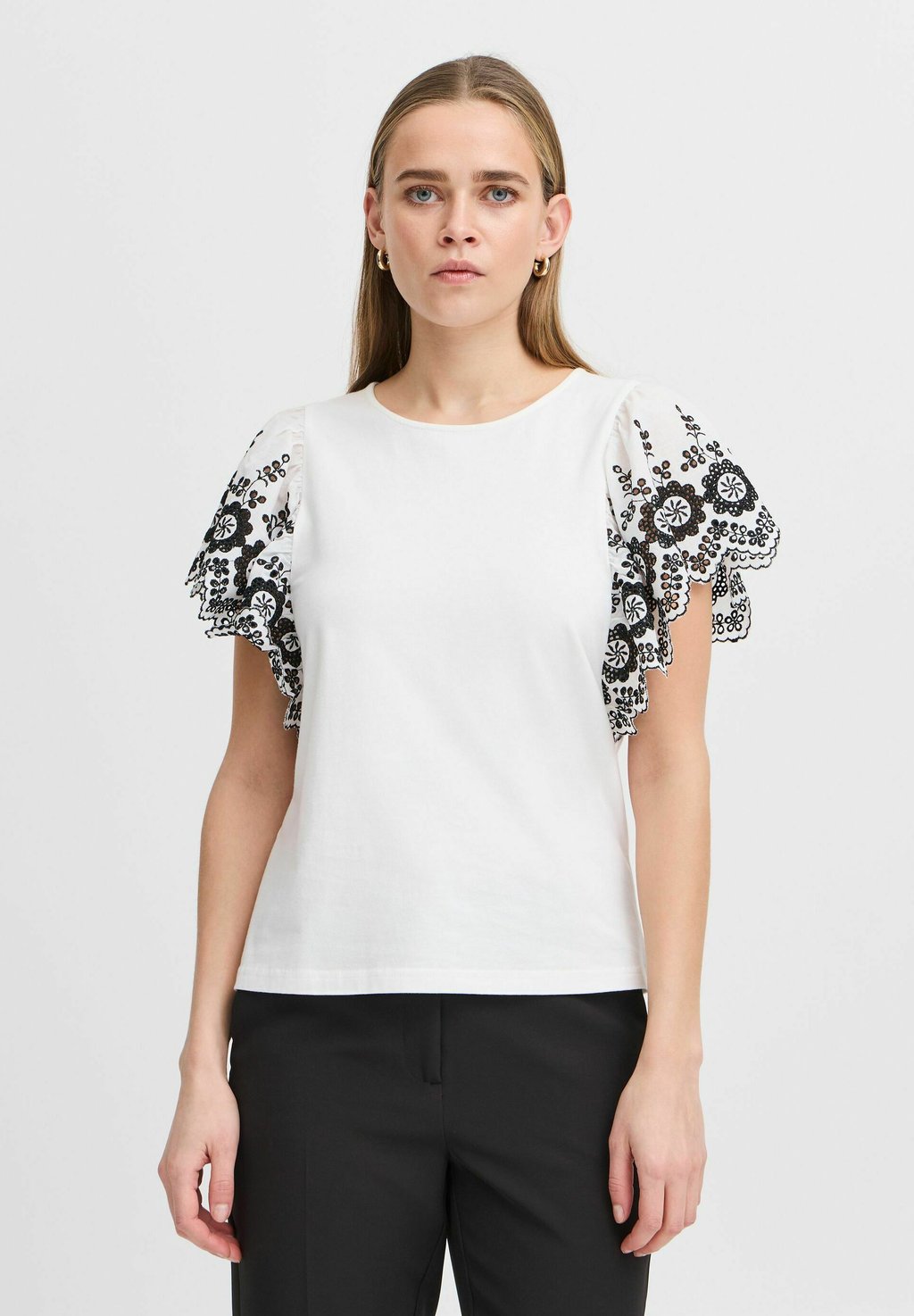 Футболка с принтом MALUI ICHI, белый
Футболка с принтом MALUI ICHI, белый