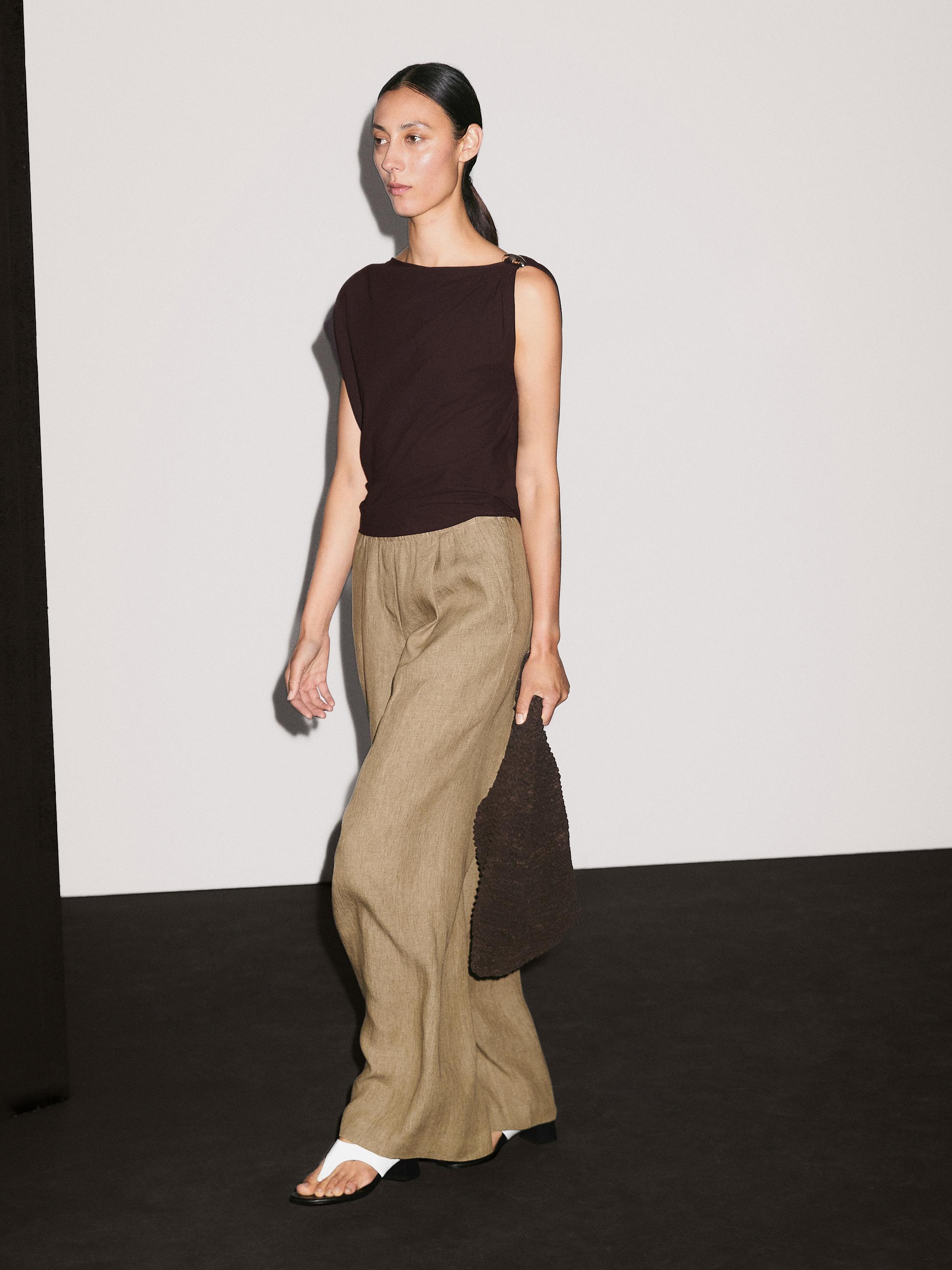 Топ с драпированным вырезом и брошью Massimo Dutti, коричневый
Топ с драпированным вырезом и брошью Massimo Dutti, коричневый