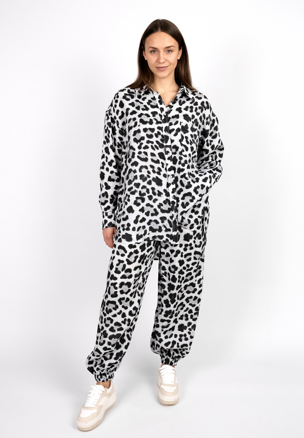 Блузка на пуговицах LEO Grace, серый
Блузка на пуговицах LEO Grace, серый