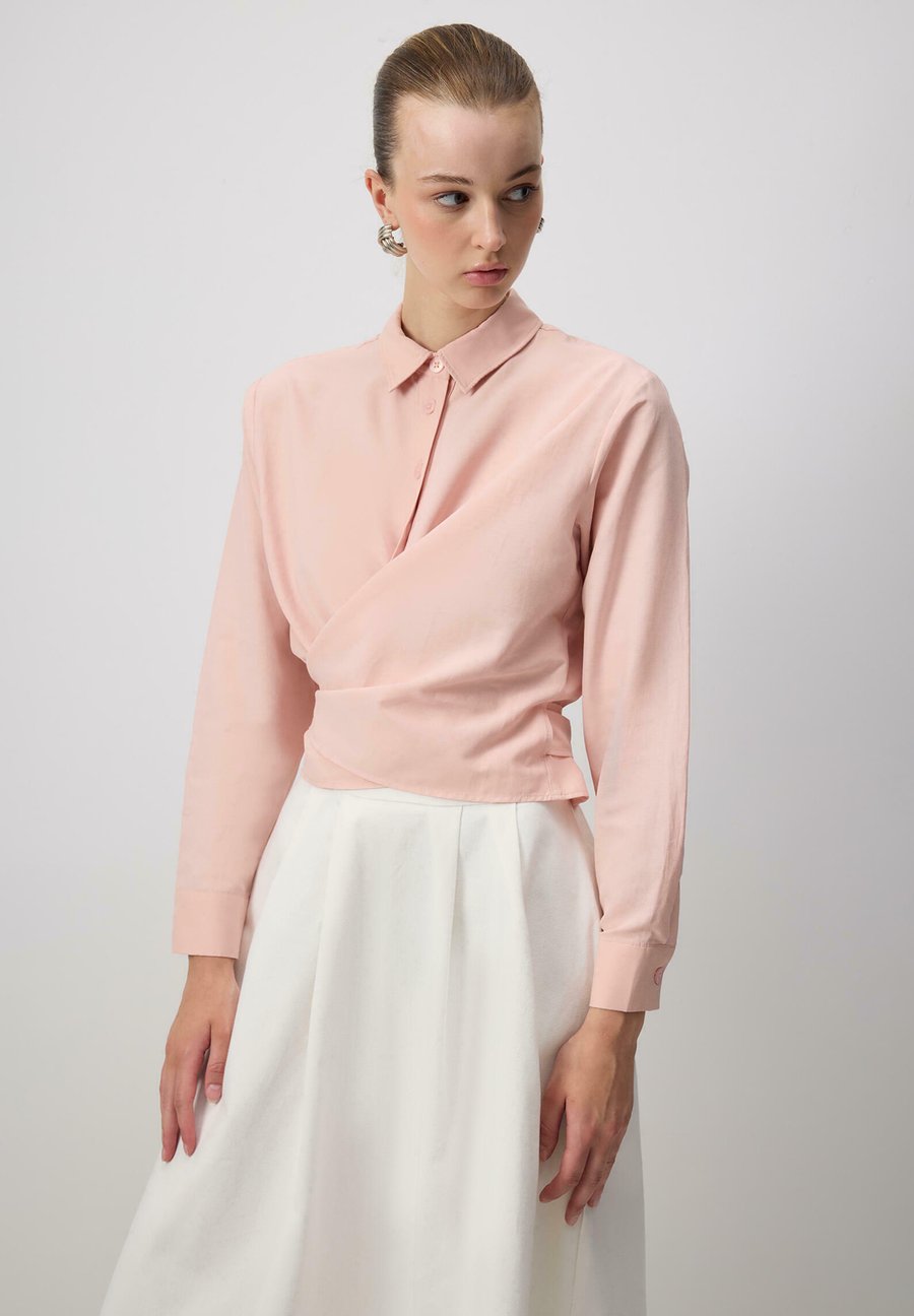 Блуза Touché Privé Button-down blouse, Pink
Блуза Touché Privé Button-down blouse, Pink