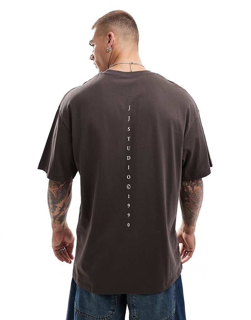 Jack & Jones — футболка оверсайз шоколадно-коричневого цвета с принтом Studio на спине
Jack & Jones — футболка оверсайз шоколадно-коричневого цвета с принтом Studio на спине