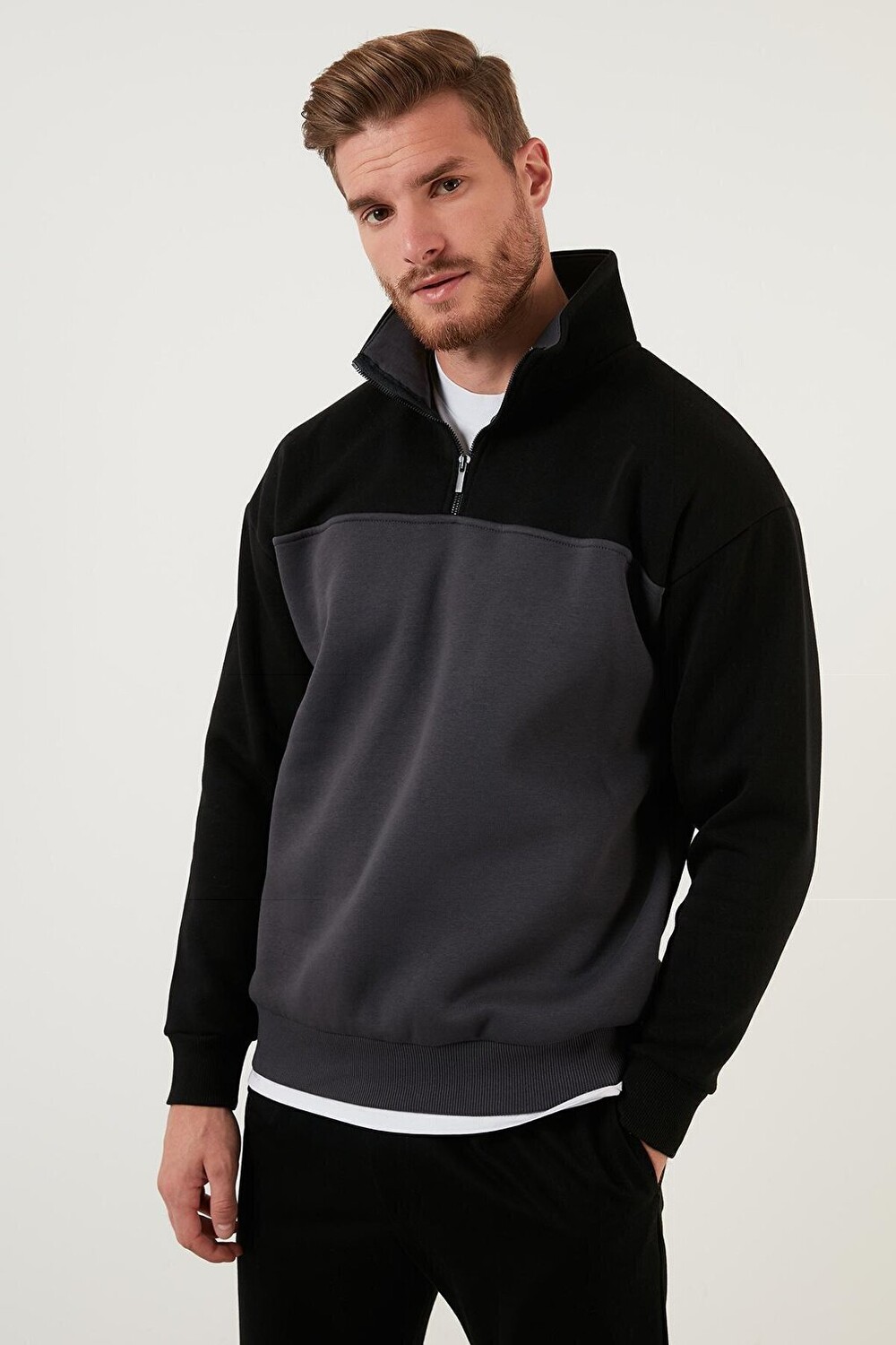 Зимний свитшот Regular Fit на молнии с воротником-стойкой и мягкой подкладкой 5905343 Buratti, черный
Зимний свитшот Regular Fit на молнии с воротником-стойкой и мягкой подкладкой 5905343 Buratti, черный