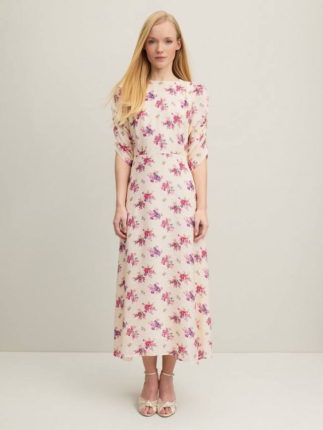 Жаккардовое шелковое миди-платье delilah с цветочным принтом и букетом цветов L.K.Bennett, кремовый/разноцветный
Жаккардовое шелковое миди-платье delilah с цветочным принтом и букетом цветов L.K.Bennett, кремовый/разноцветный