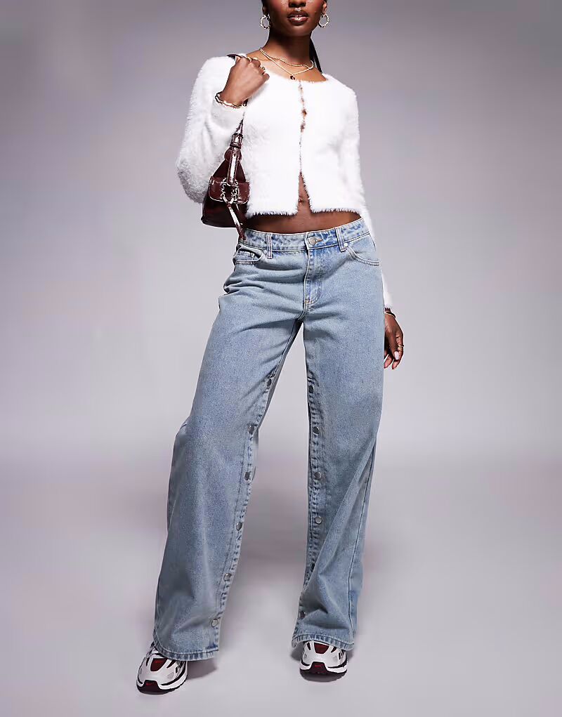 Liquor N Poker - джинсы широкого кроя, средне-синего цвета, с кнопками по бокам и заниженной талией 
Liquor N Poker - джинсы широкого кроя, средне-синего цвета, с кнопками по бокам и заниженной талией