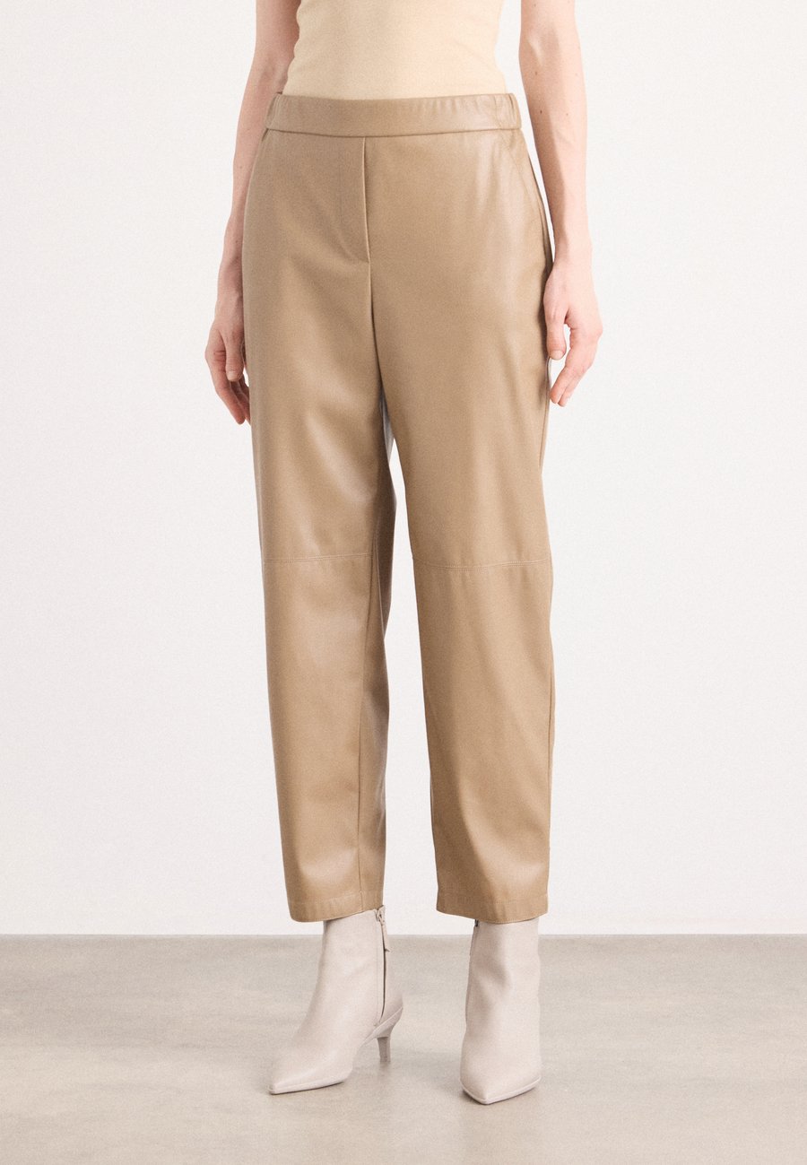 Брюки Marc Cain Trousers, Milk Coffee/Brown
Брюки Marc Cain Trousers, Milk Coffee/Brown