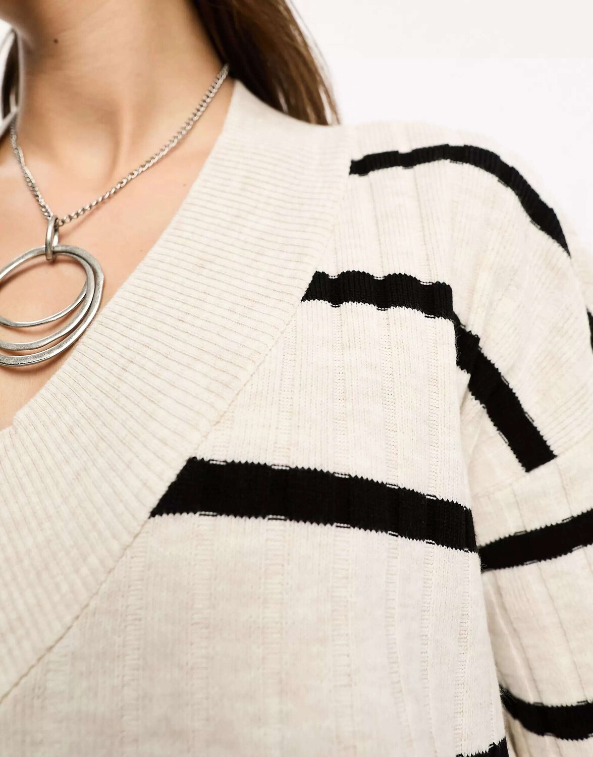 Трикотажное платье макси с v-образным вырезом в кремово-черную полоску ONLY, Черный, Трикотажное платье макси с v-образным вырезом в кремово-черную полоску ONLY
Трикотажное платье макси с v-образным вырезом в кремово-черную полоску ONLY, Черный, Трикотажное платье макси с v-образным вырезом в кремово-черную полоску ONLY