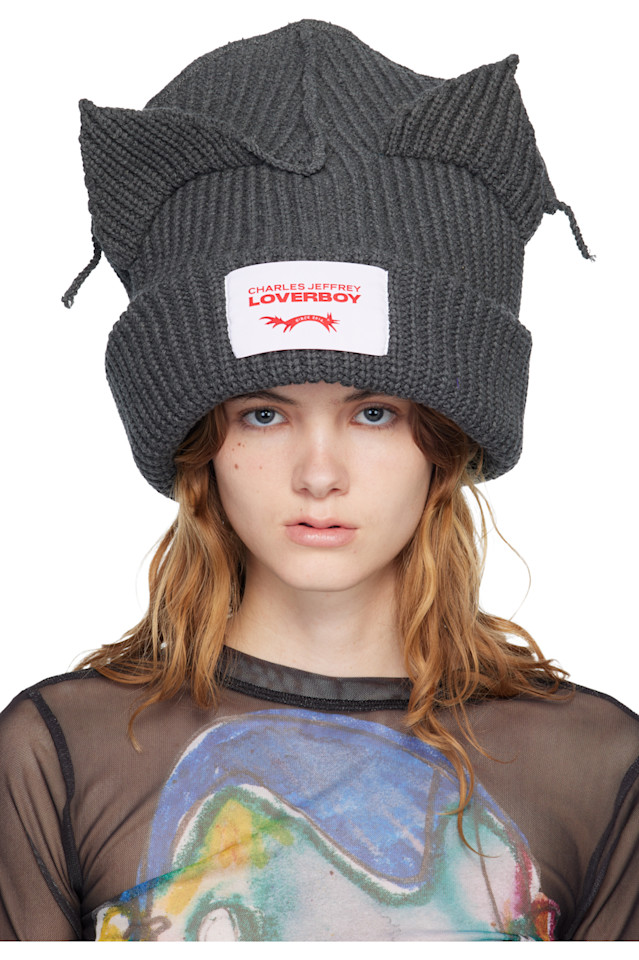 Charles Jeffrey Loverboy Серая огромная шапка с толстыми ушками
Charles Jeffrey Loverboy Серая огромная шапка с толстыми ушками