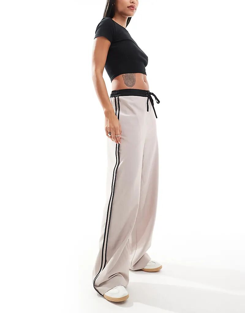 Брюки с контрастной вставкой коричневого цвета ASOS DESIGN
Брюки с контрастной вставкой коричневого цвета ASOS DESIGN