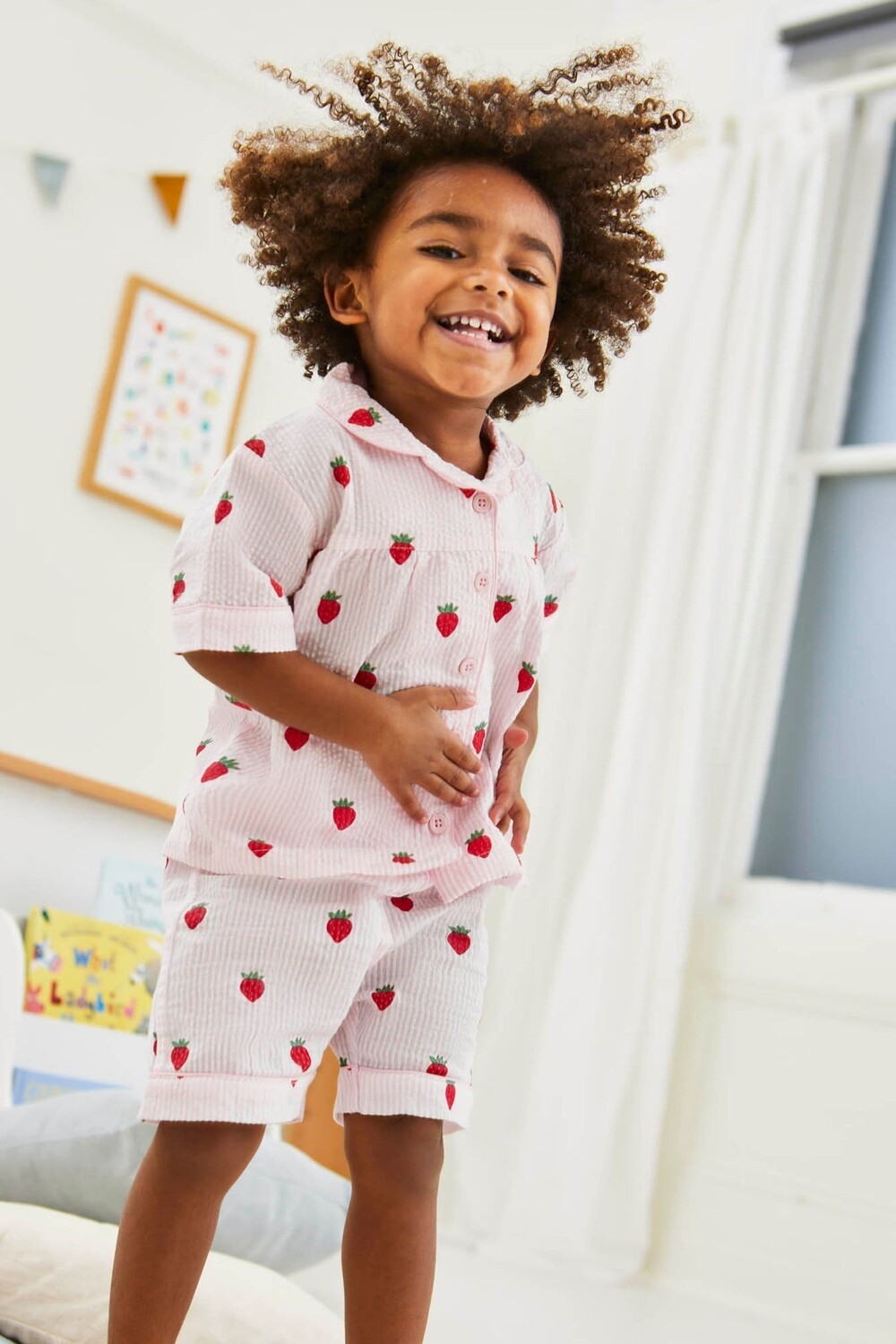 Короткая пижама JoJo Maman Bébé с клубничным принтом Jojo Maman Bébé, розовый
Короткая пижама JoJo Maman Bébé с клубничным принтом Jojo Maman Bébé, розовый