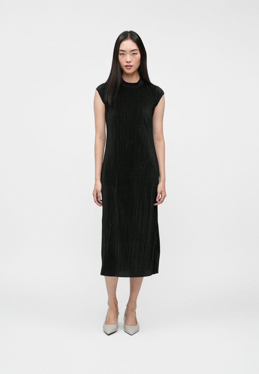 Платье Calvin Klein PLISSE MAXI DRESS, Black
Платье Calvin Klein PLISSE MAXI DRESS, Black