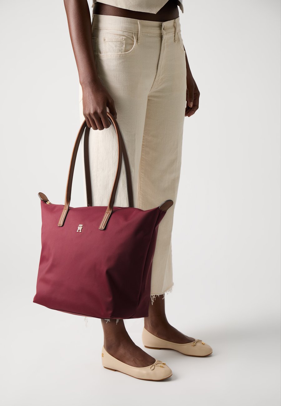 Сумка-шоппер Tommy Hilfiger POPETTE, Deep Rouge/Bordeaux
Сумка-шоппер Tommy Hilfiger POPETTE, Deep Rouge/Bordeaux