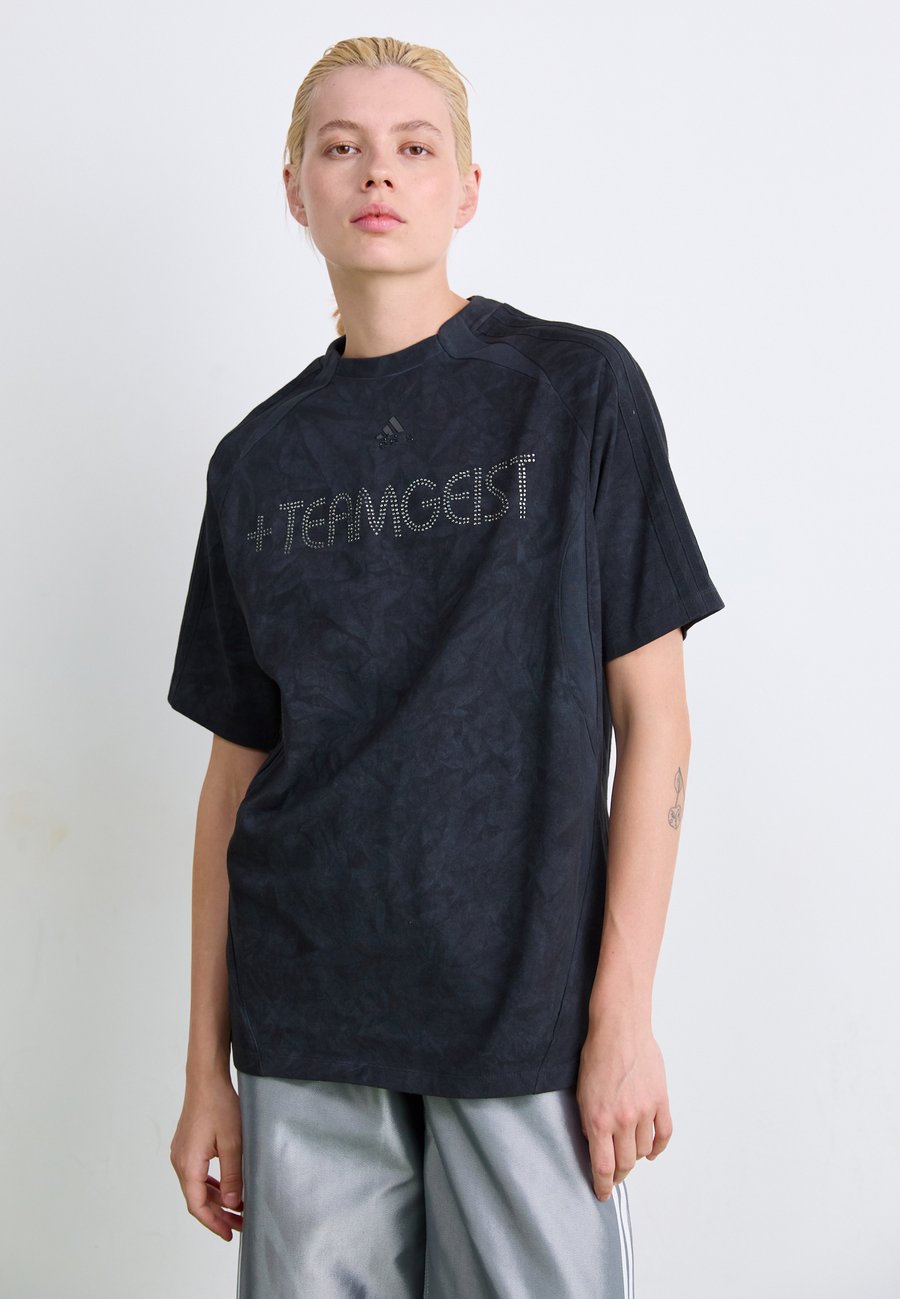 Футболка Adidas Originals RHINESTONE TEE, Black, Черный, Футболка Adidas Originals RHINESTONE TEE, Black
Футболка Adidas Originals RHINESTONE TEE, Black, Черный, Футболка Adidas Originals RHINESTONE TEE, Black