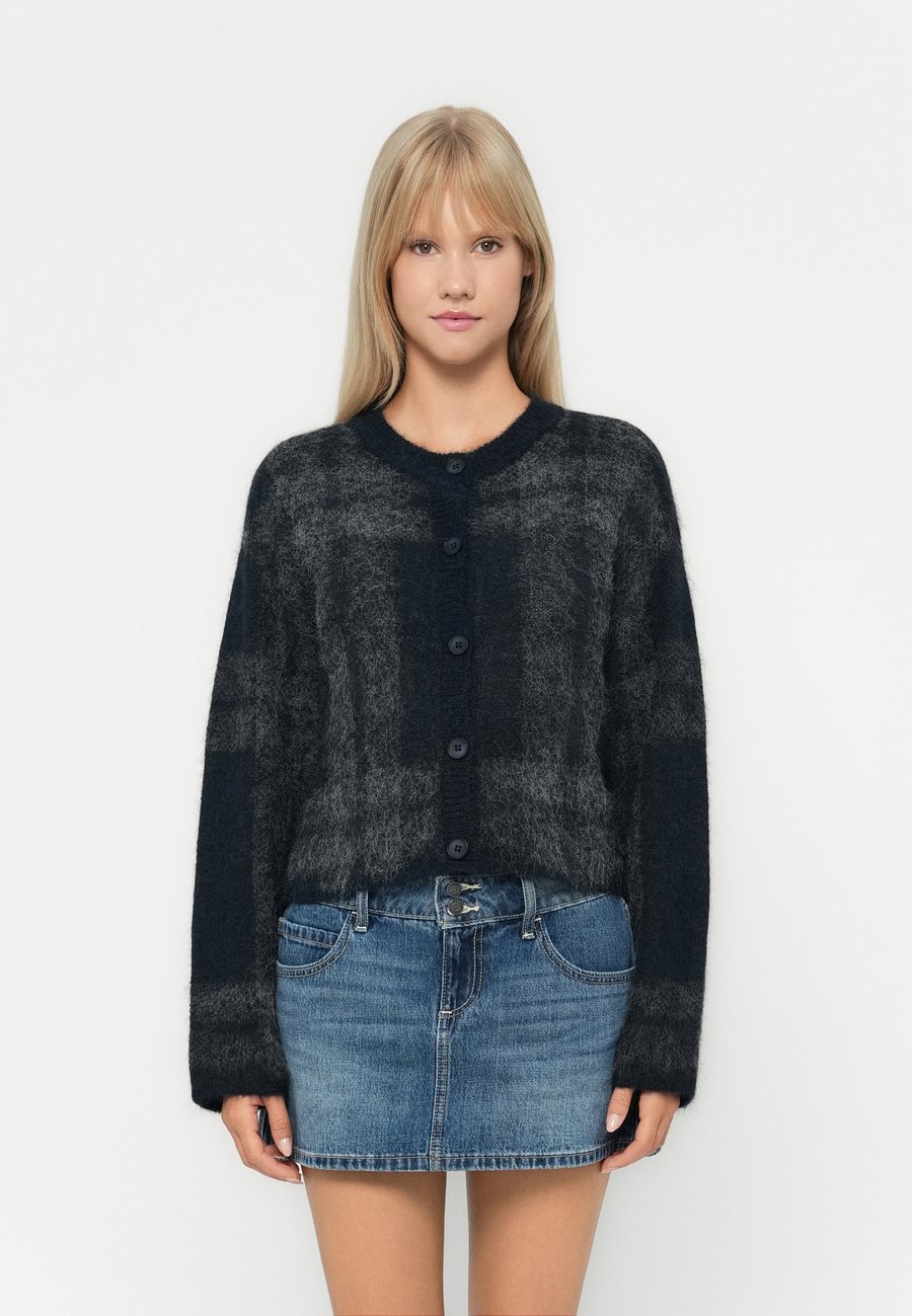 Кардиган ONLY ONLBEVERLY LIFE BUTTON , Night Sky /Dark Blue
Кардиган ONLY ONLBEVERLY LIFE BUTTON , Night Sky /Dark Blue