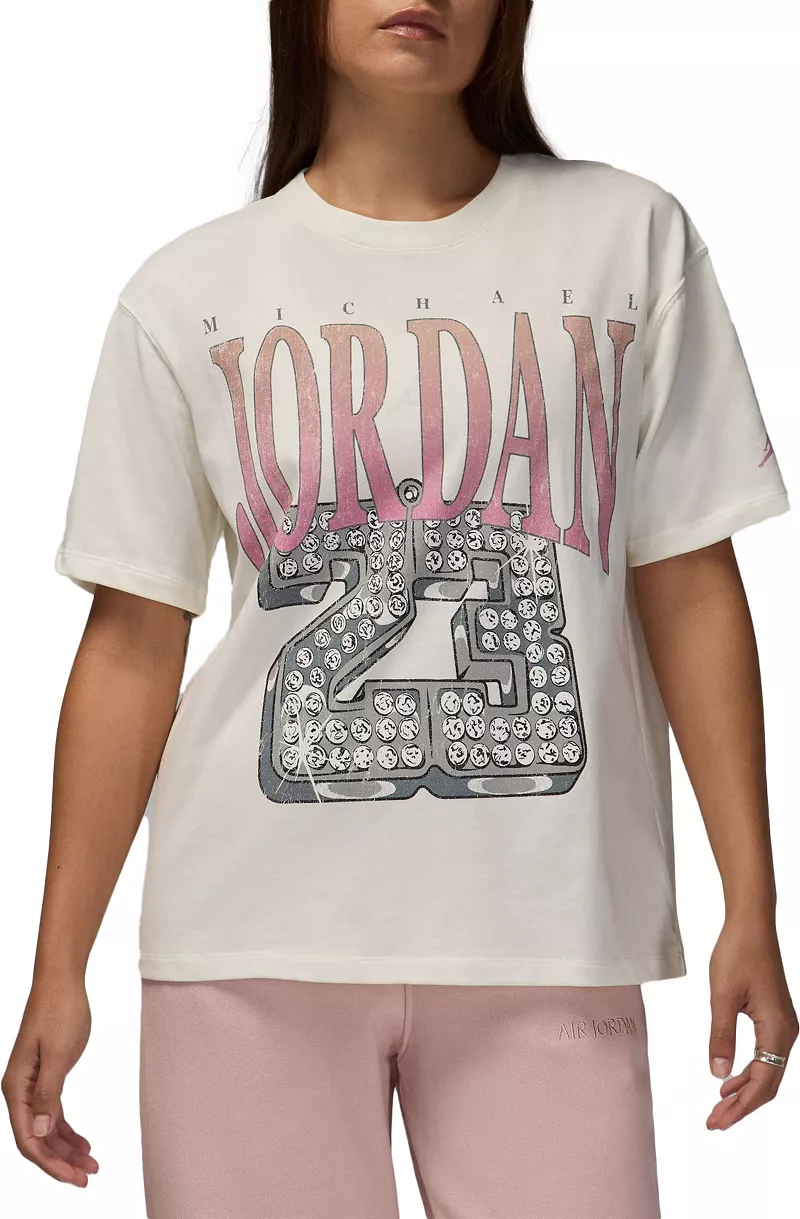 Женская футболка с короткими рукавами и графическим рисунком Jordan J Day Heritage, цвет Sail
Женская футболка с короткими рукавами и графическим рисунком Jordan J Day Heritage, цвет Sail