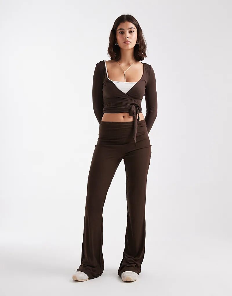 Леггинсы-клеш с высокой талией Pieces шоколадно-коричневого цвета
Леггинсы-клеш с высокой талией Pieces шоколадно-коричневого цвета