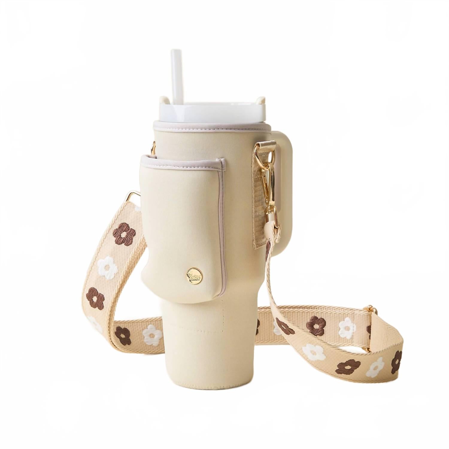 Кроссбоди-слинг для стакана в бежевом цвете The Darling Effect
Кроссбоди-слинг для стакана в бежевом цвете The Darling Effect