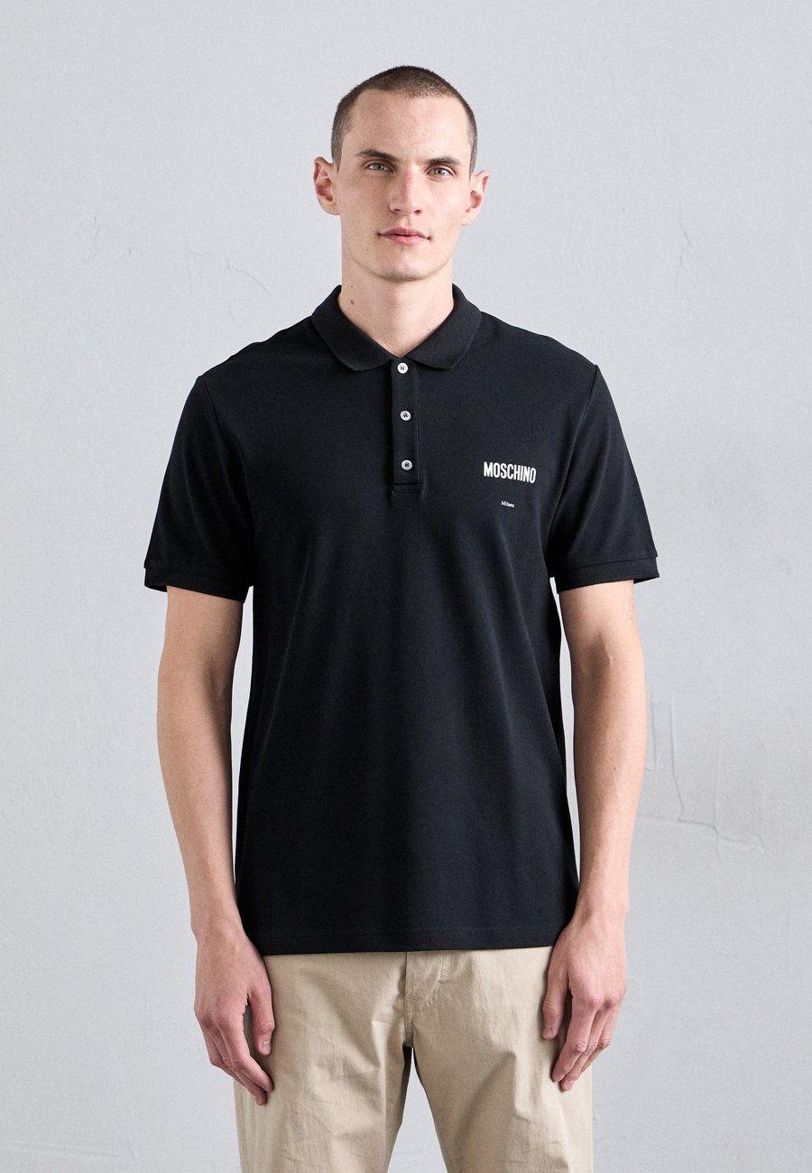 Поло MOSCHINO MILANO, Black, Черный, Поло MOSCHINO MILANO, Black
Поло MOSCHINO MILANO, Black, Черный, Поло MOSCHINO MILANO, Black