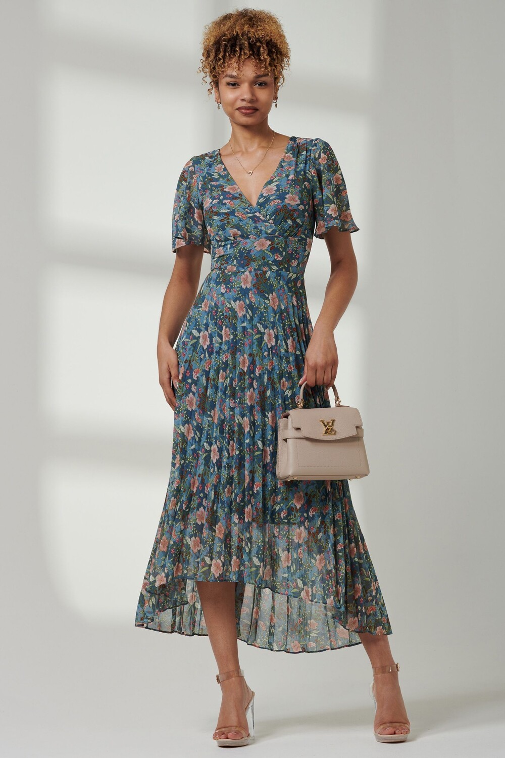 Шифоновое платье с расклешенными рукавами и V-образным вырезом Jolie Moi, синий
Шифоновое платье с расклешенными рукавами и V-образным вырезом Jolie Moi, синий