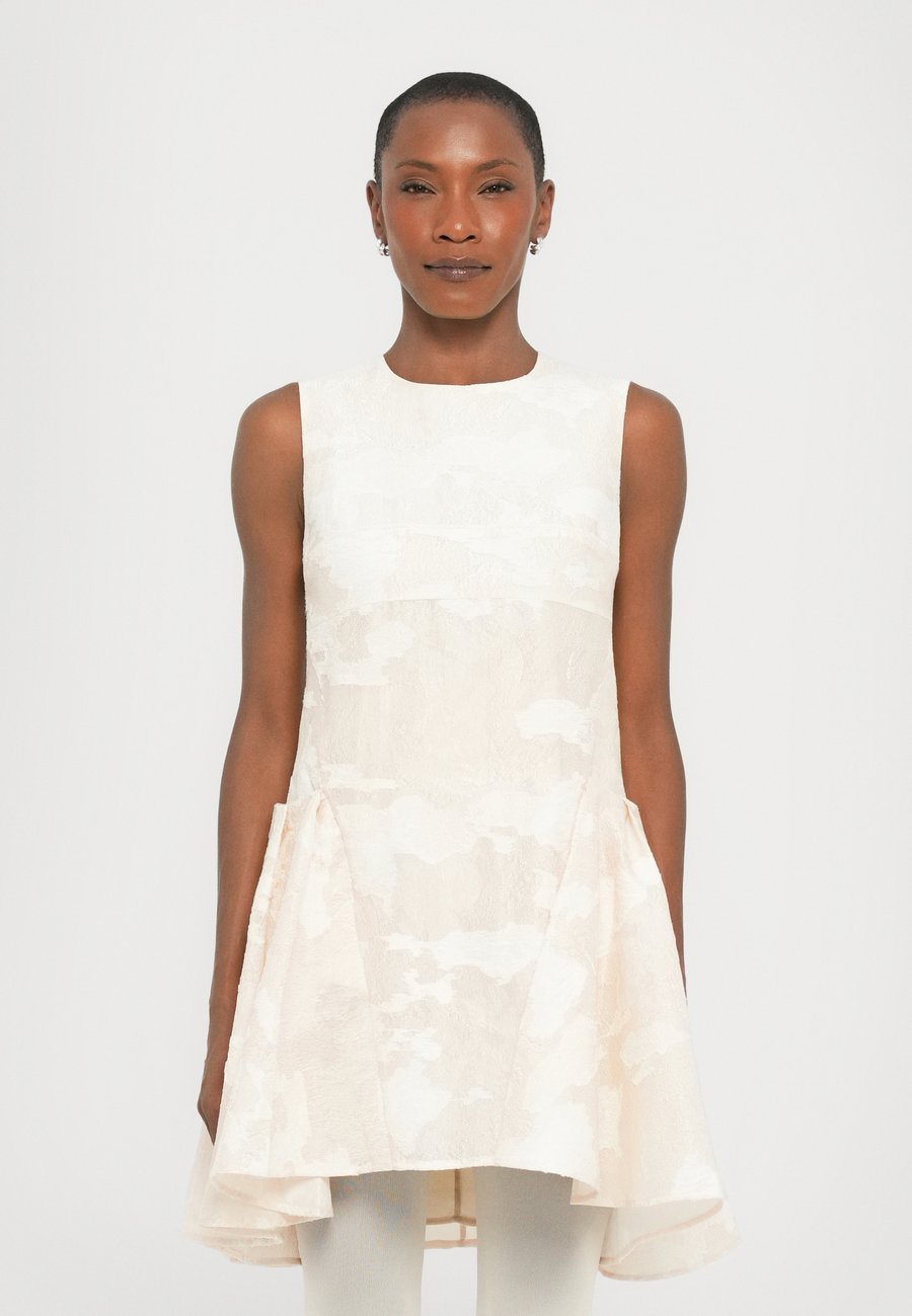 Платье Stine Goya AIRY ROMANTIC SLEEVELESS SHORT DRESS, Cream/Off-White
Платье Stine Goya AIRY ROMANTIC SLEEVELESS SHORT DRESS, Cream/Off-White