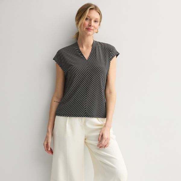 Миниатюрный трикотажный топ с V-образным вырезом Nine West, цвет black eli diagonal
Миниатюрный трикотажный топ с V-образным вырезом Nine West, цвет black eli diagonal