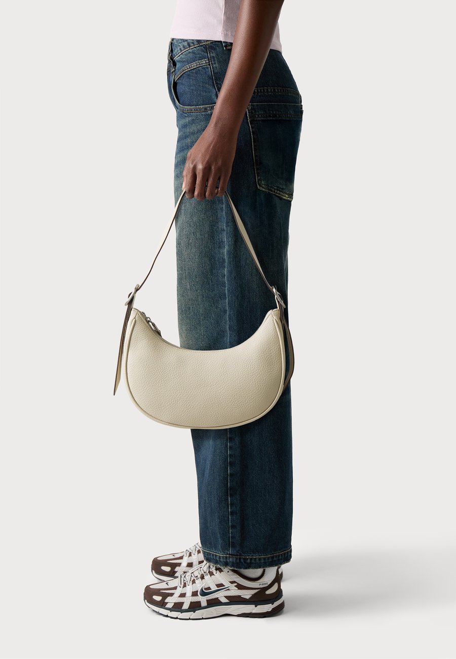 Сумка PARFOIS SHOULDER PALMA , Ecru/Beige
Сумка PARFOIS SHOULDER PALMA , Ecru/Beige