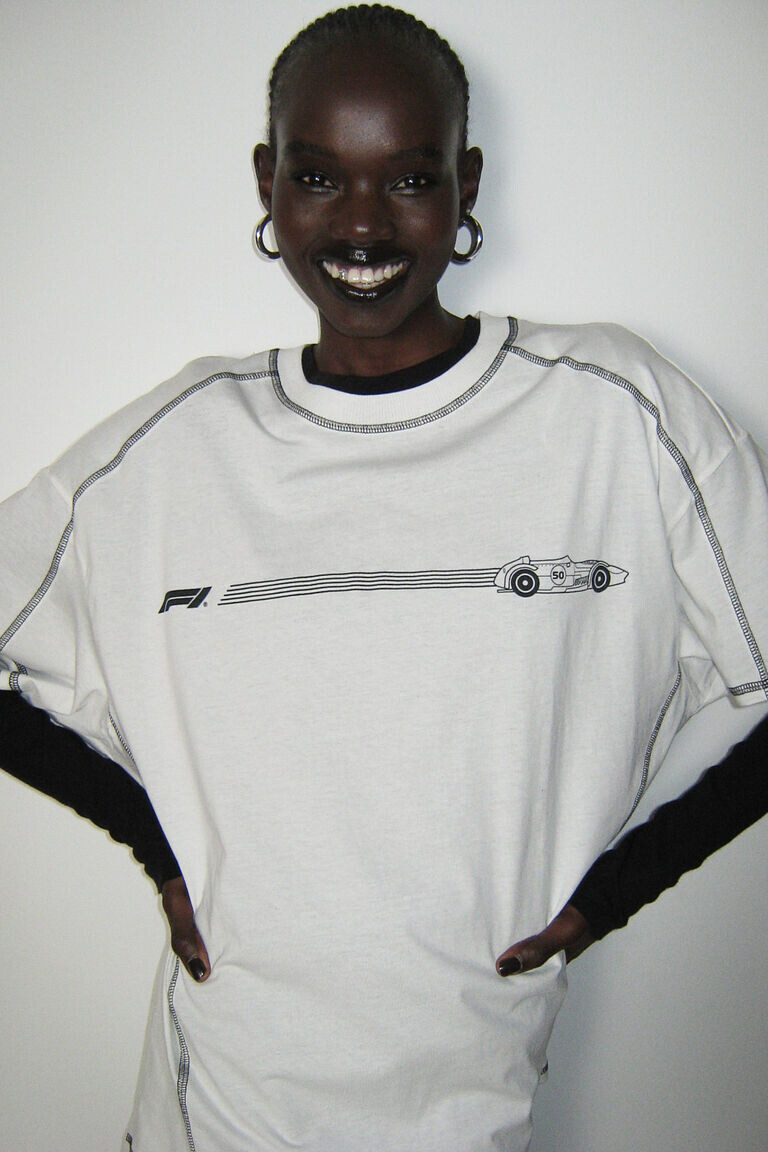 Футболка оверсайз с принтом H&M, бежевый
Футболка оверсайз с принтом H&M, бежевый