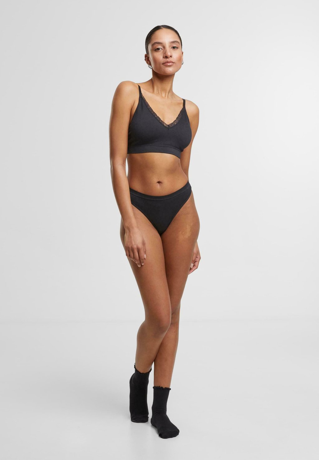 Стринги 3-PACK Urban Classics, черный
Стринги 3-PACK Urban Classics, черный