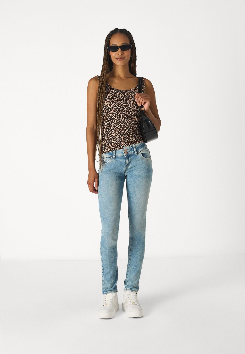 Топ ONLLIVE LOVE AOP S/L TANK TOP 2-PACK ONLY, черный
Топ ONLLIVE LOVE AOP S/L TANK TOP 2-PACK ONLY, черный