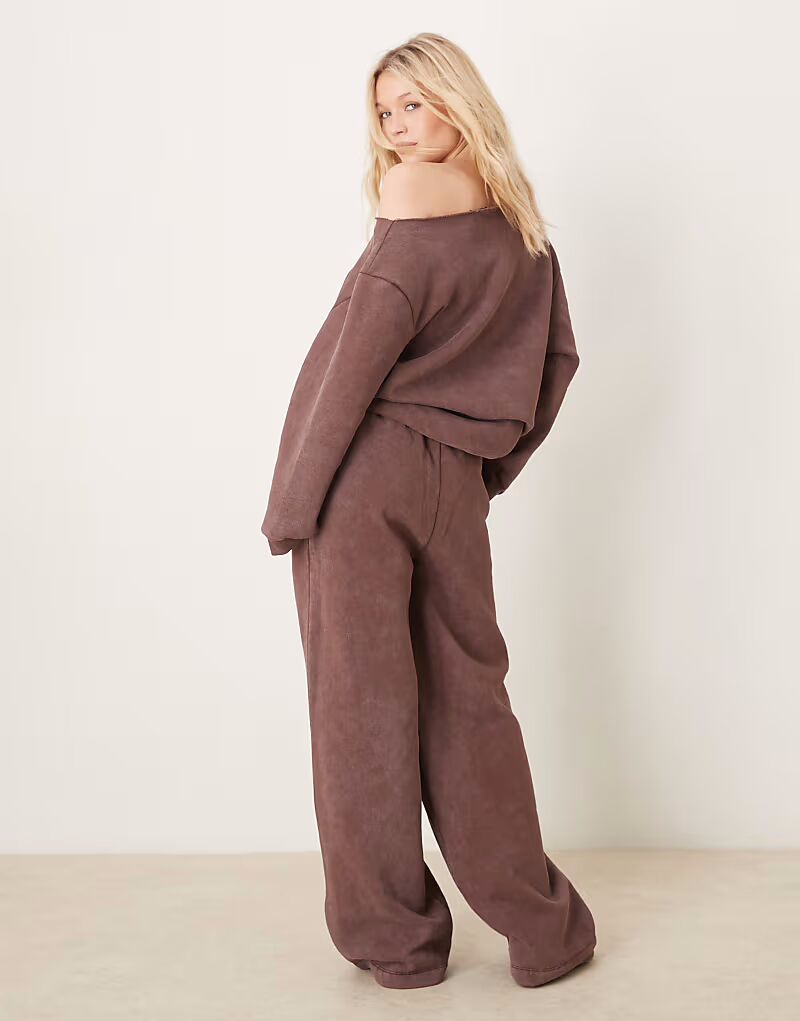 Широкие брюки-джоггеры ASOS DESIGN бордового цвета с эффектом кислотной стирки, коорд
Широкие брюки-джоггеры ASOS DESIGN бордового цвета с эффектом кислотной стирки, коорд